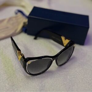Louis Vuitton glasses, never worn